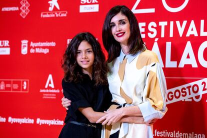 Paz Vega con su hija Ava Salazar, en el Festival de Cine de Málaga, este domingo.