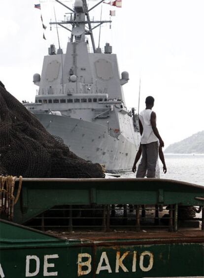 El  <i>Playa de Bakio,</i> en Seychelles, tras ser rescatado.