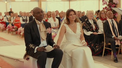 Durek Verrett y Marta Luisa de Noruega en un fotograma del documental. 