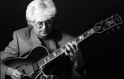 El guitarrista estadounidense Larry Coryell, en 1996 en Nueva York.