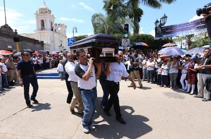 El funeral del diputado G&oacute;mez Michel