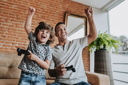 Los videojuegos más recomendables son los tipo 'party', con minipruebas para toda la familia.