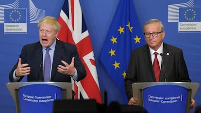 El presidente de la Comisión Europea, Jean-Claude Juncker, durante una intervención con Boris Johnson en Bruselas, este jueves. 