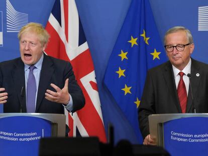 El presidente de la Comisión Europea, Jean-Claude Juncker, durante una intervención con Boris Johnson en Bruselas, este jueves. 