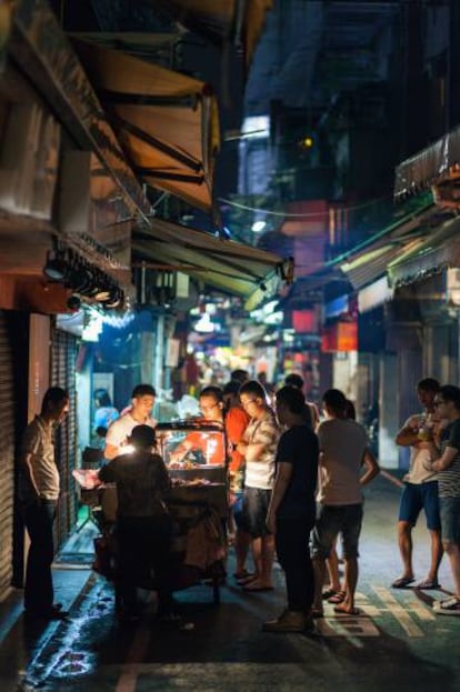 Taipéi de noche. La capital se caracteriza por las calles rectas y la arquitectura occidental.