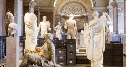 Obras trasladadas tras la crecida del Sena que afectó al Louvre el pasado julio. 