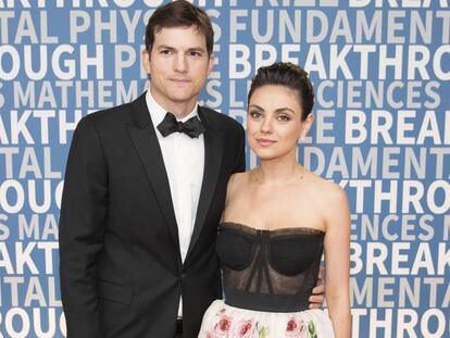 Ashton Kutcher y Mila Kunis en un evento en California en diciembre de 2017.