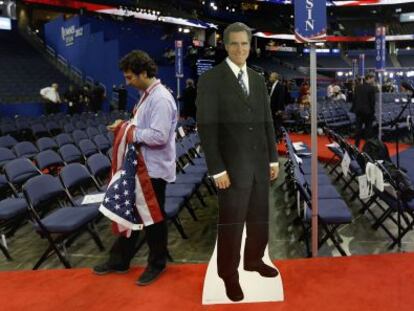 Un cartel con la imagen de Romney en la sede de la Convención en Tampa.