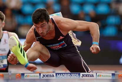 Llopis, en las series de 60m vallas.
