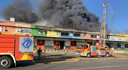 Incendio en Mercamadrid, este sábado.