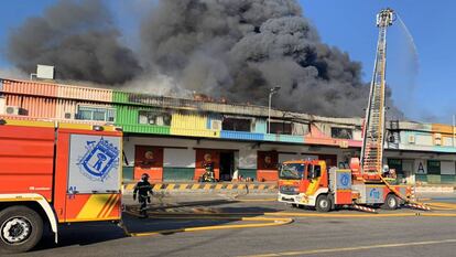 Incendio en Mercamadrid, este sábado.