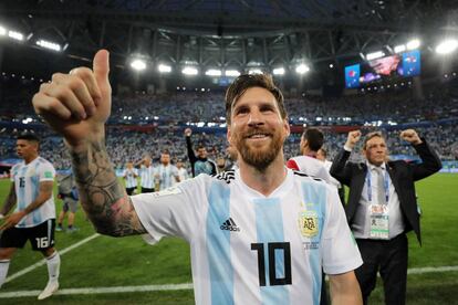 Messi festeja el triunfo de Argentina ante Nigeria.