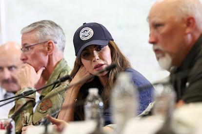 Kristi Noem en la reunión posterior a las inundaciones, el 11 de julio de 2025.