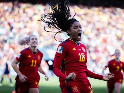 La delantera de la selección española Salma Paralluelo celebra el partido de cuartos de final de la Copa Mundial Femenina de la FIFA 2023 entre España y Holanda, en Wellington, del mundial femenino en Australia y Nueva Zelanda.