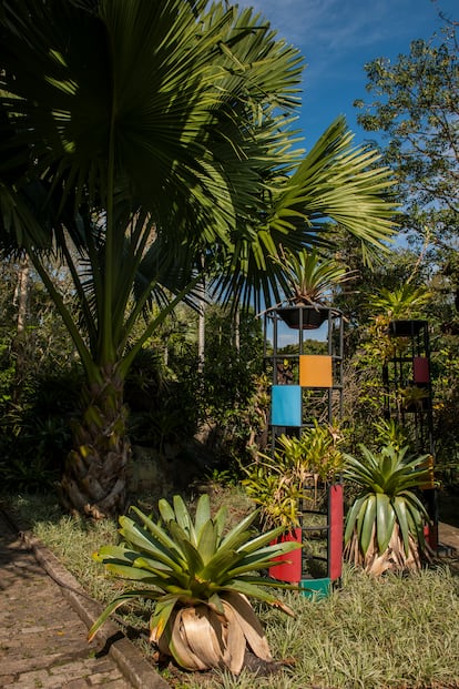 Los jardines albergan una impresionante colección botánica e intervenciones escultóricas.