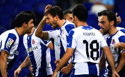 Los jugadores del Espanyol festejan el gol de Stuani