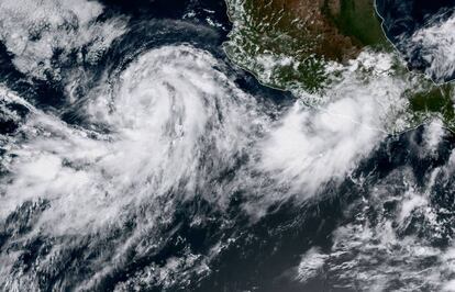 Norma y Max en una imagen por satélite.