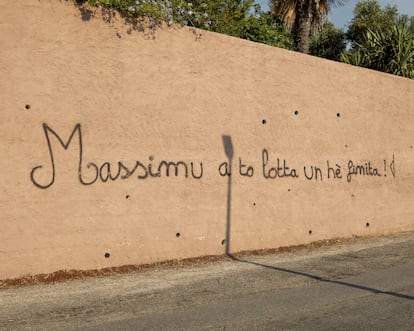 Grafiti en Cargèse homenaje a Massimu Susini, víctima de la mafia.