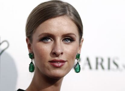 La policía de Los Ángeles ha acudido al domicilio de Nicky Hilton, hermana de Paris Hilton, tras recibir una llamada alertando de un robo en la propiedad, han informado medios locales. En la denuncia se ha señalado la sustracción de un ordenador y joyas de la vivienda localizada en Hollywood. La joven adquirió el inmueble de tres habitaciones y cuatro cuartos de baño por 2,8 millones de dólares (unos 1,89 millones de euros) en 2007.