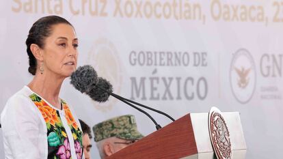 Claudia Sheinbaum habla durante la inauguración de instalaciones de la Guardia Nacional en Santa Cruz Xoxocotlán (Oaxaca), el 22 de junio.