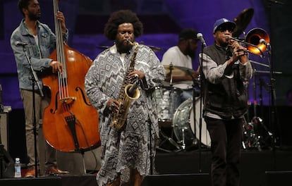 El saxofonista Kamasi Washington, ayer domingo, en su concierto en el festival de Jazz de San Sebastián.