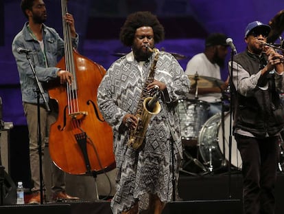 El saxofonista Kamasi Washington, ayer domingo, en su concierto en el festival de Jazz de San Sebastián.