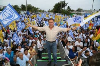 Miguel &Aacute;ngel Yunes en el arranque de su campa&ntilde;a.  