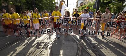 Cabecera de la manifestaci&oacute;n contra los recortes en las universidades.