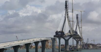 Obras del puente sobre la bah&iacute;a de C&aacute;diz.