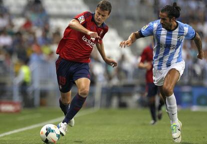 Oriol Riera trata de irse de Angeleri.