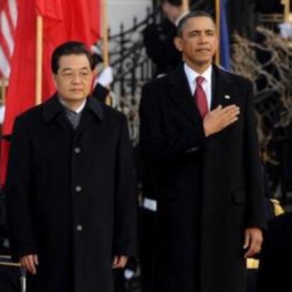 El presidente de los EE.UU. Barack Obama y el presidente chino Hu Jintao, durante la ceremonia de bienvenida que ha tenido lugar en la Casa Blanca, Washington D.C.