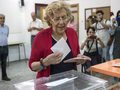 La alcaldesa, Manuela Carmena, votó a las nueve de la mañana en Hortaleza.