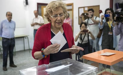 La alcaldesa, Manuela Carmena, votó a las nueve de la mañana en Hortaleza.