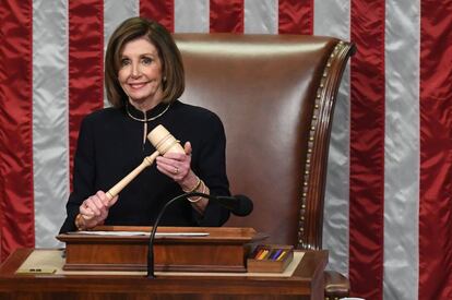 Nancy Pelosi, la presidenta de la Cámara de Representantes, tras la votación de este miércoles. 