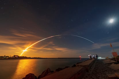 La misión Artemis I recorrerá más de dos millones de kilómetros en unos 25 días, para hacer un sobrevuelo por la superficie de la Luna y regresar a la Tierra el 11 de diciembre, con un amerizaje controlado en el océano Pacífico. 