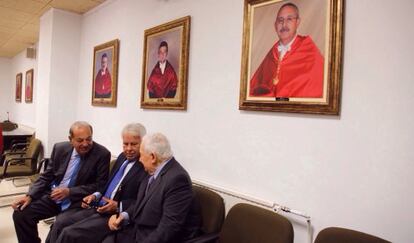 Carlos Slim, Felipe González y Julio MariaSanguinetti este jueves en la Universidad de Alicante.