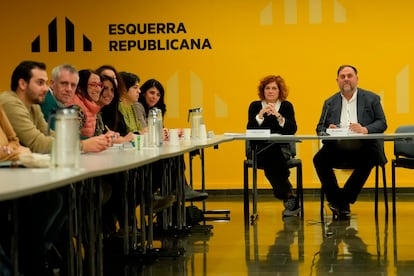 El presidente de ERC, Oriol Junqueras, y la secretaria general, Elisenda Alemany, durante una reunión de la ejecutiva de ERC.