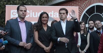 Los candidatos a la Comunidad y la Alcaldía de Madrid, junto al líder nacional de Ciudadanos, Albert Rivera.