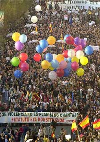 Imagen de la cabecera de la marcha que ha recorrido San Sebastin.