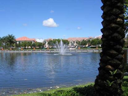 Un paisaje de Weston, la reconquista hispana del sueño americano. En el esplendor del paisaje quieren ver sus habitantes la felicidad económica, la seguridad personal y el contraste con la situación de la que vienen.