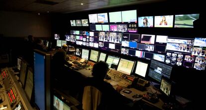 Control de informativos de Telecinco en su sede central de Fuencarral en Madrid.