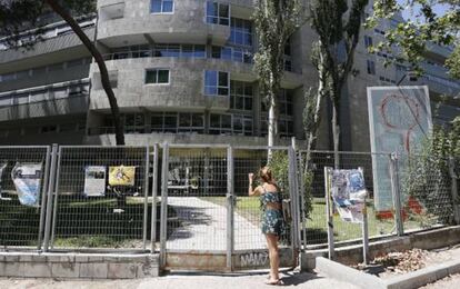 Imagen del cierre del Colegio Mayor San Juan Evangelista por parte de Unicaja.