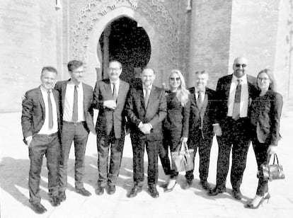 El exministro José Luis Ábalos (tercero por la izquierda), el ex secretario de Organización del PSOE Santos Cerdán (tercero por la derecha) y el exasesor Koldo García (segundo, a la derecha) en el viaje a Marruecos el 21 de enero de 2019