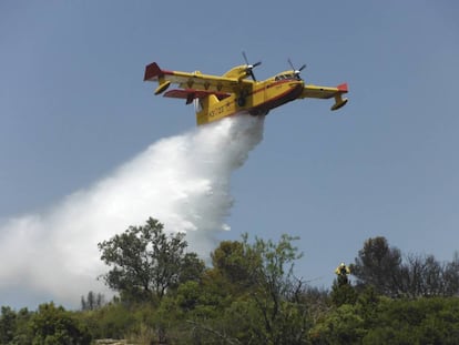 Imagen del incendio en la reserva natural de la Garganta de los Infiernos, facilitada por el Ministerio de Agricultura. 