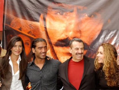 De izquierda a derecha, Patricia Velázquez, Alejandro Fernández, Alfonso Arau y Lucero.