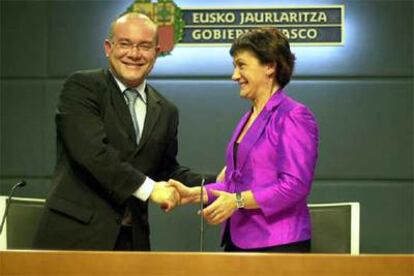 Pérez e Iztueta sellaron en diciembre de 2004 el acuerdo sobre el déficit de la UPV y el pago de complementos al profesorado.