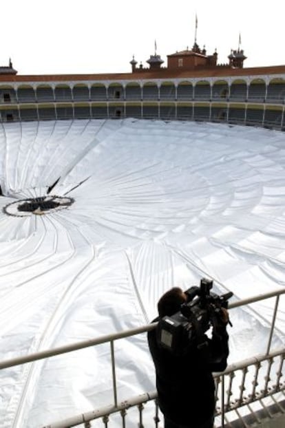 Aspecto que presentaba la cubierta desplomada en la plaza de toros de Las Ventas.