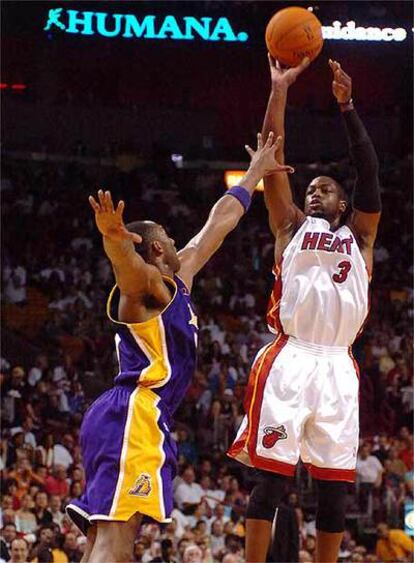 Wade y Bryant durante el partido