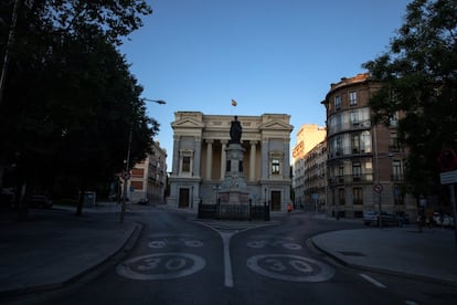 El 'Paisaje de la luz' incluye el paseo del Prado entre la plaza de Cibeles y la de Carlos V, junto con el parque de El Retiro, y el barrio de los Jerónimos. Ubicado en el corazón de la capital española, cuenta con una superficie de 190 hectáreas, de las que el 75% son espacios verdes.