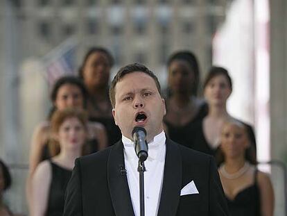 Paul Potts, en una actuación en televisión.